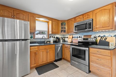 Single Family Residence in Salem NH 5 Field Avenue 12.jpg