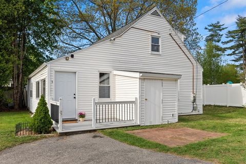 Single Family Residence in Salem NH 5 Field Avenue 2.jpg