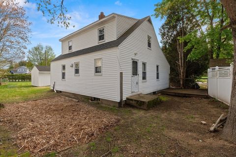Single Family Residence in Salem NH 5 Field Avenue 3.jpg