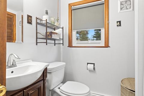 Single Family Residence in Salem NH 5 Field Avenue 14.jpg