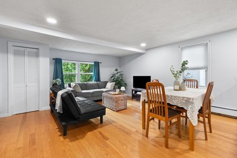 Single Family Residence in Salem NH 5 Field Avenue 9.jpg