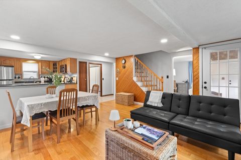 Single Family Residence in Salem NH 5 Field Avenue 10.jpg