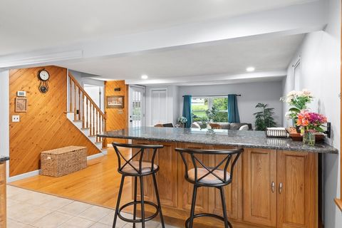 Single Family Residence in Salem NH 5 Field Avenue 13.jpg