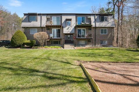 Condominium in Derry NH 3 Pembroke Dr #1.jpg