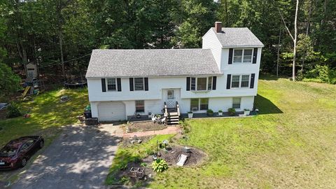 Single Family Residence in Nashua NH 8 Kim Dr.jpg