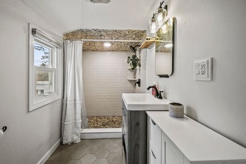 Single Family Residence in Salem NH 8 Hitty Road 17.jpg