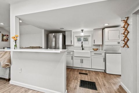 Single Family Residence in Salem NH 8 Hitty Road 10.jpg