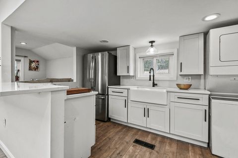 Single Family Residence in Salem NH 8 Hitty Road 11.jpg