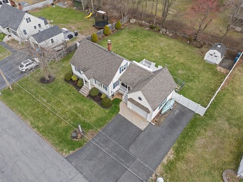 Single Family Residence in Salem NH 9 Maclarnon Rd 2.jpg