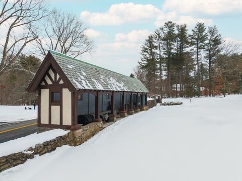 Condominium in Salem NH 80 Pond St #4 4.jpg