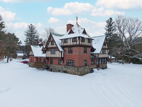 Condominium in Salem NH 80 Pond St #4 5.jpg
