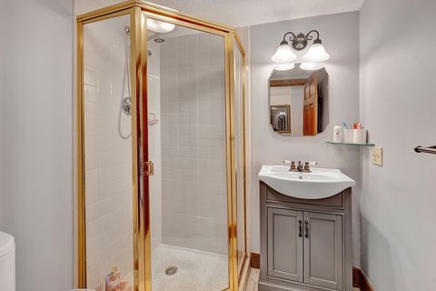 Condominium in Salem NH 80 Pond St #4 22.jpg