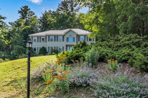 Single Family Residence in Pelham NH 9 Holstein Dr.jpg