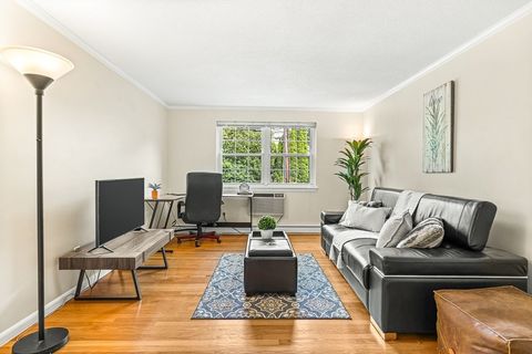 Condominium in Arlington MA 10 Colonial Village Dr #6.jpg