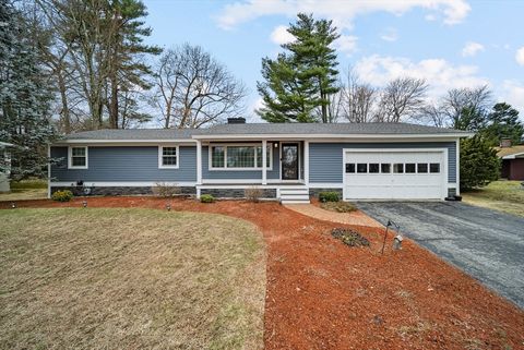 Single Family Residence in Nashua NH 12 Franconia Dr.jpg
