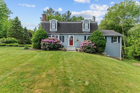 Single Family Residence in Londonderry NH 37 Forest.jpg