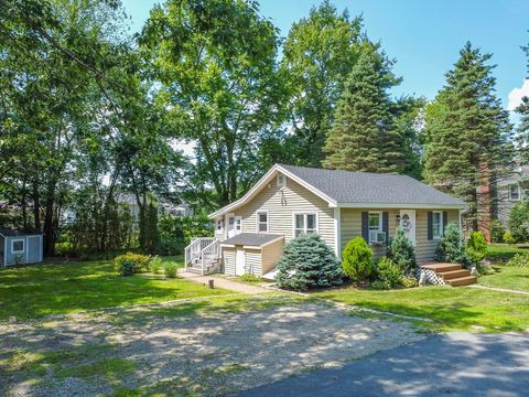 Single Family Residence in Salem NH 8 Wilson Street.jpg