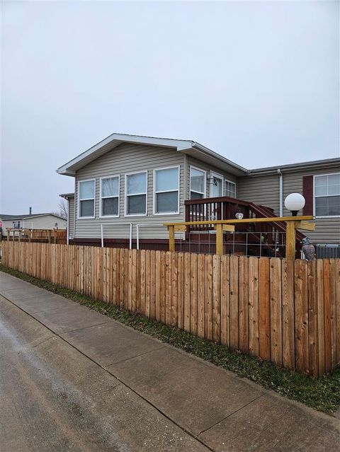 Manufactured Home in Iowa City IA 522 Mineral Point.jpg