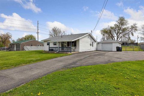 Single Family Residence in Cedar Rapids IA 5619 Ohio St SW St.jpg