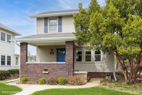 Single Family Residence in Cedar Rapids IA 2128 Grande Ave SE Ave.jpg