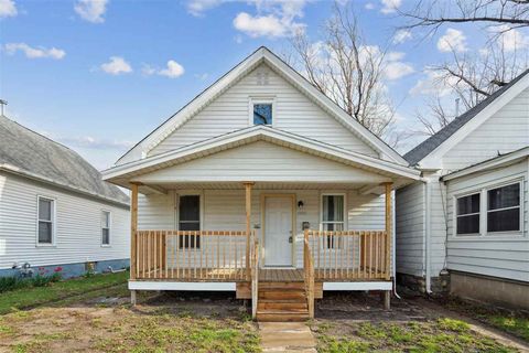 Single Family Residence in Cedar Rapids IA 1032 3rd Ave SW Ave.jpg