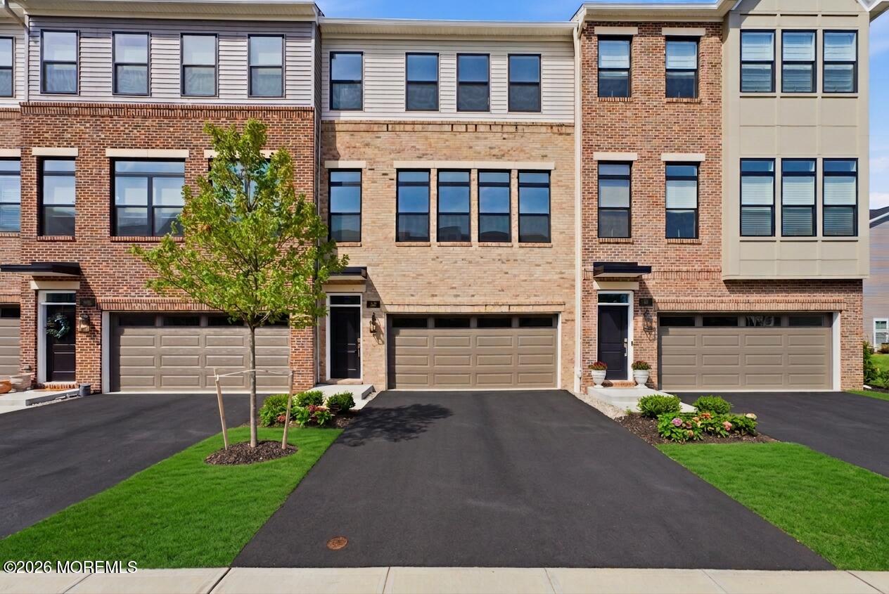 68 Augustus Dr, Middletown, NJ 07748