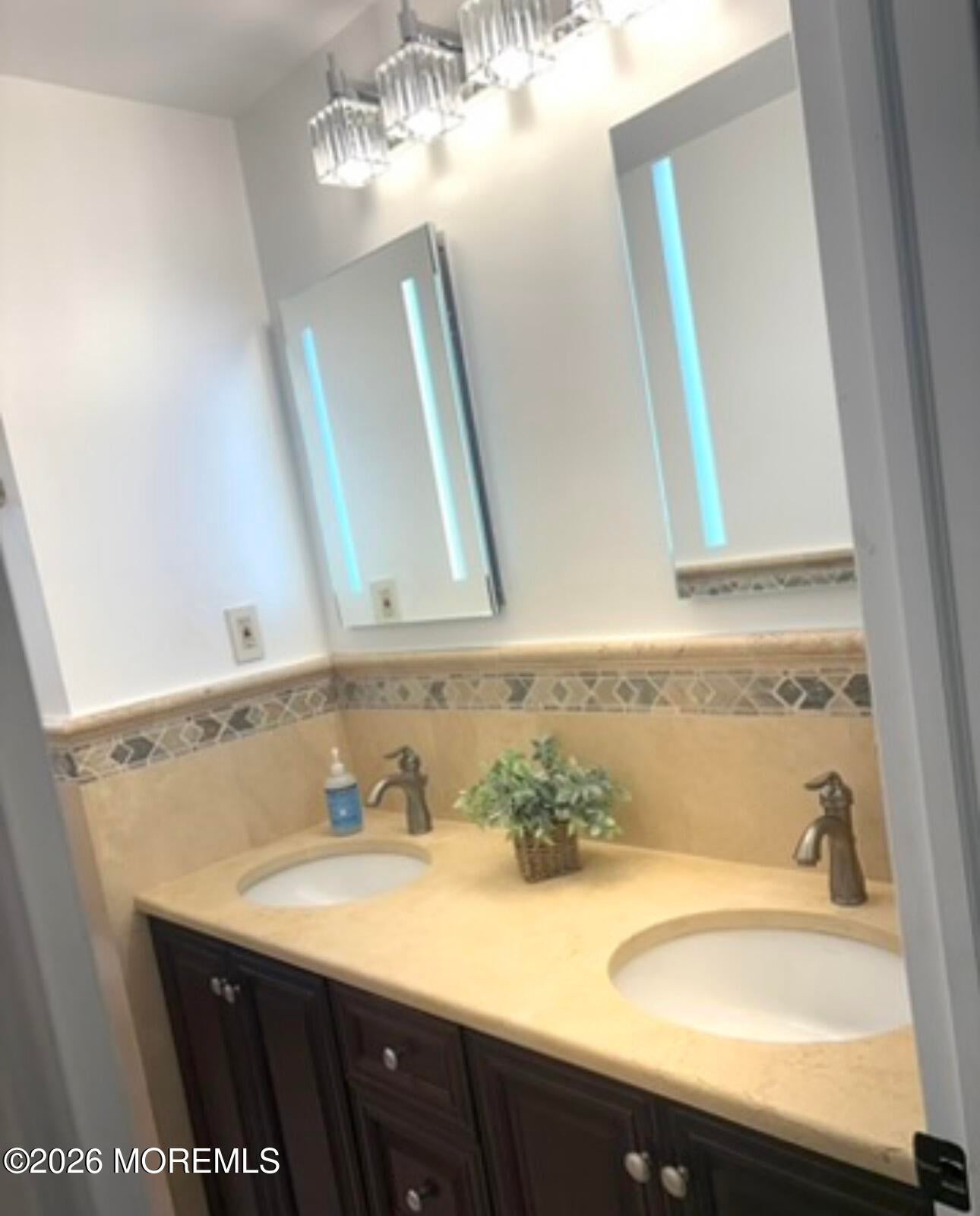 29 Greenleaf Dr, Manalapan, NJ 07726 photo