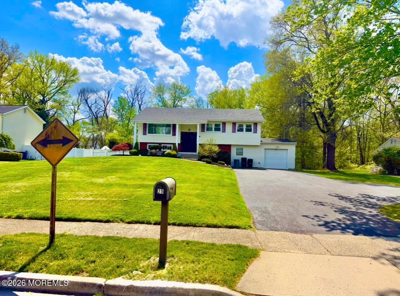 29 Greenleaf Dr, Manalapan, NJ 07726