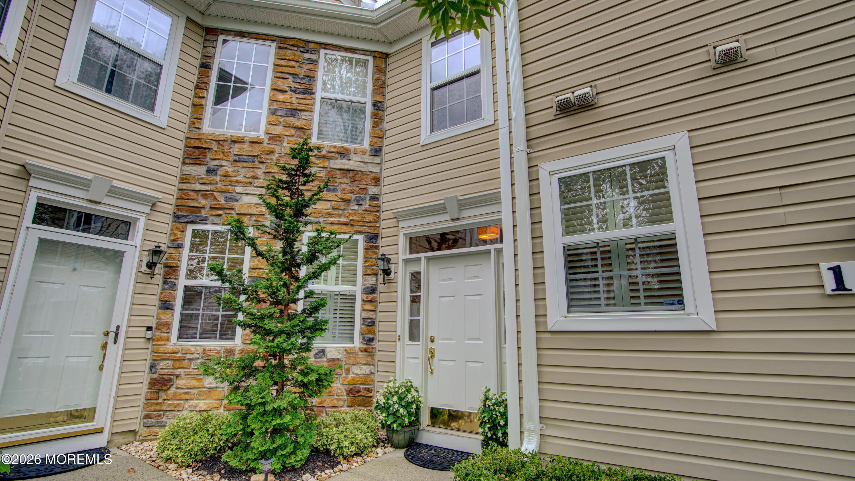 194 Shinnecock Dr, Manalapan, NJ 07726 photo