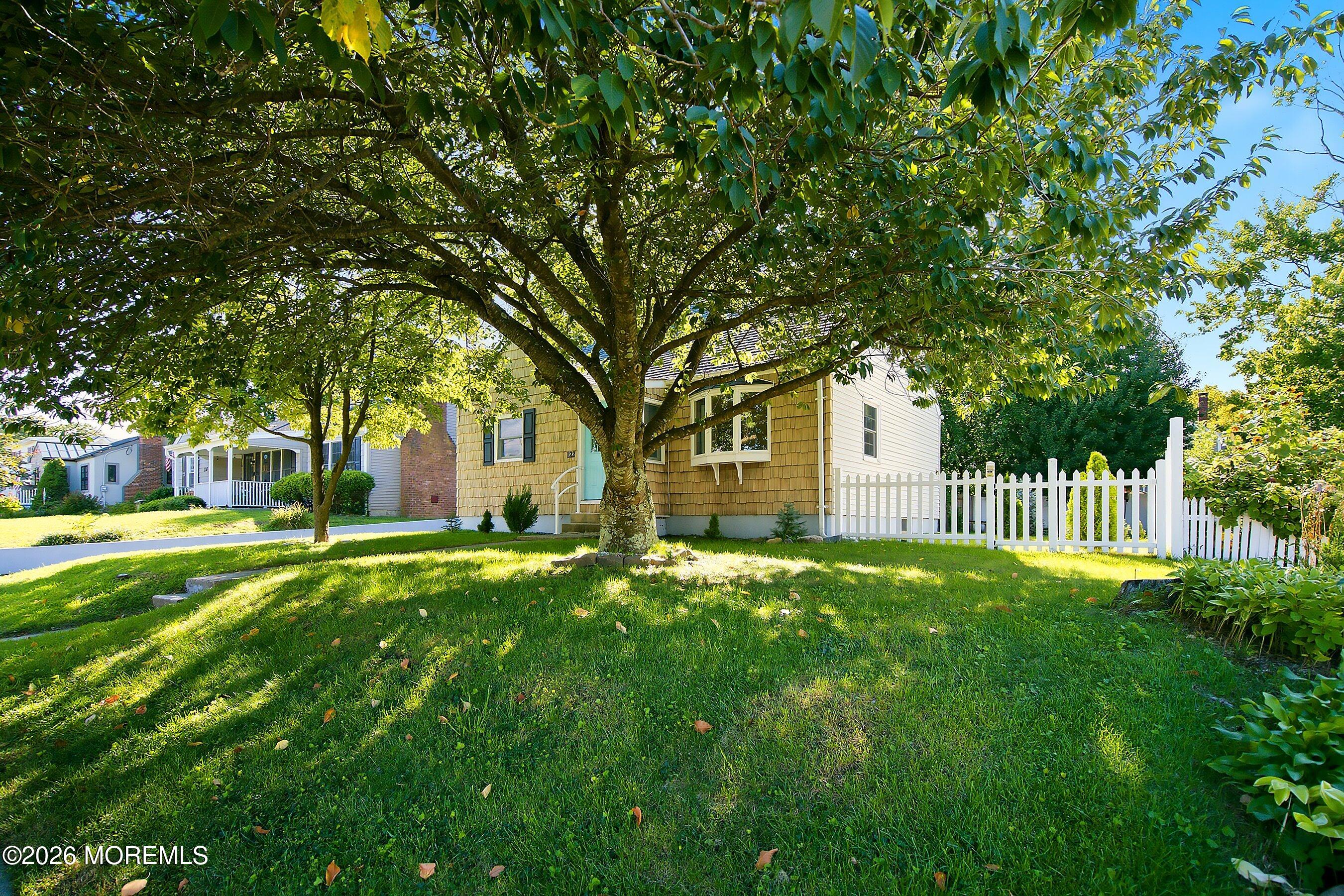 122 9th St, Belford, NJ 07718 photo