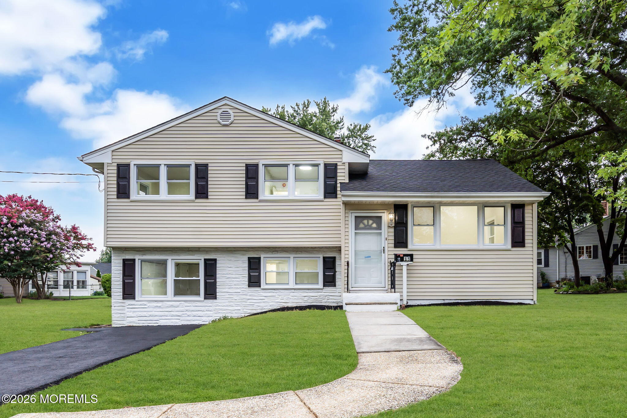 11 Pleasant Valley Dr, Woodbury, NJ 08096