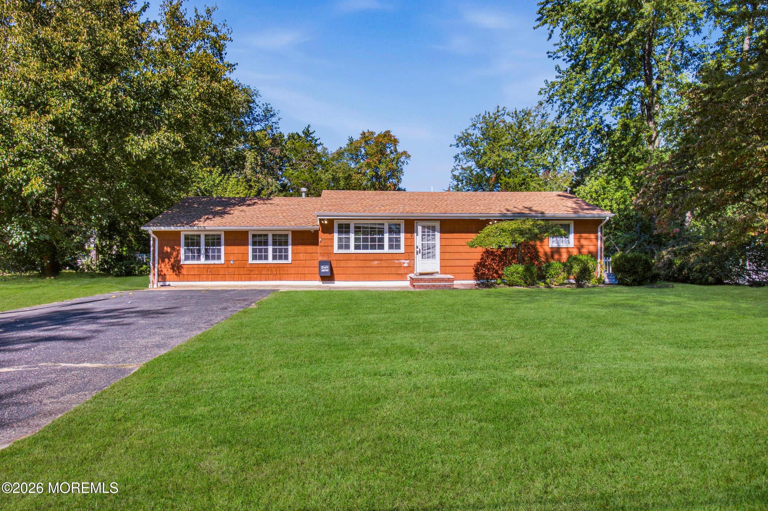 9 Hemlock Ct, Jackson, NJ 08527