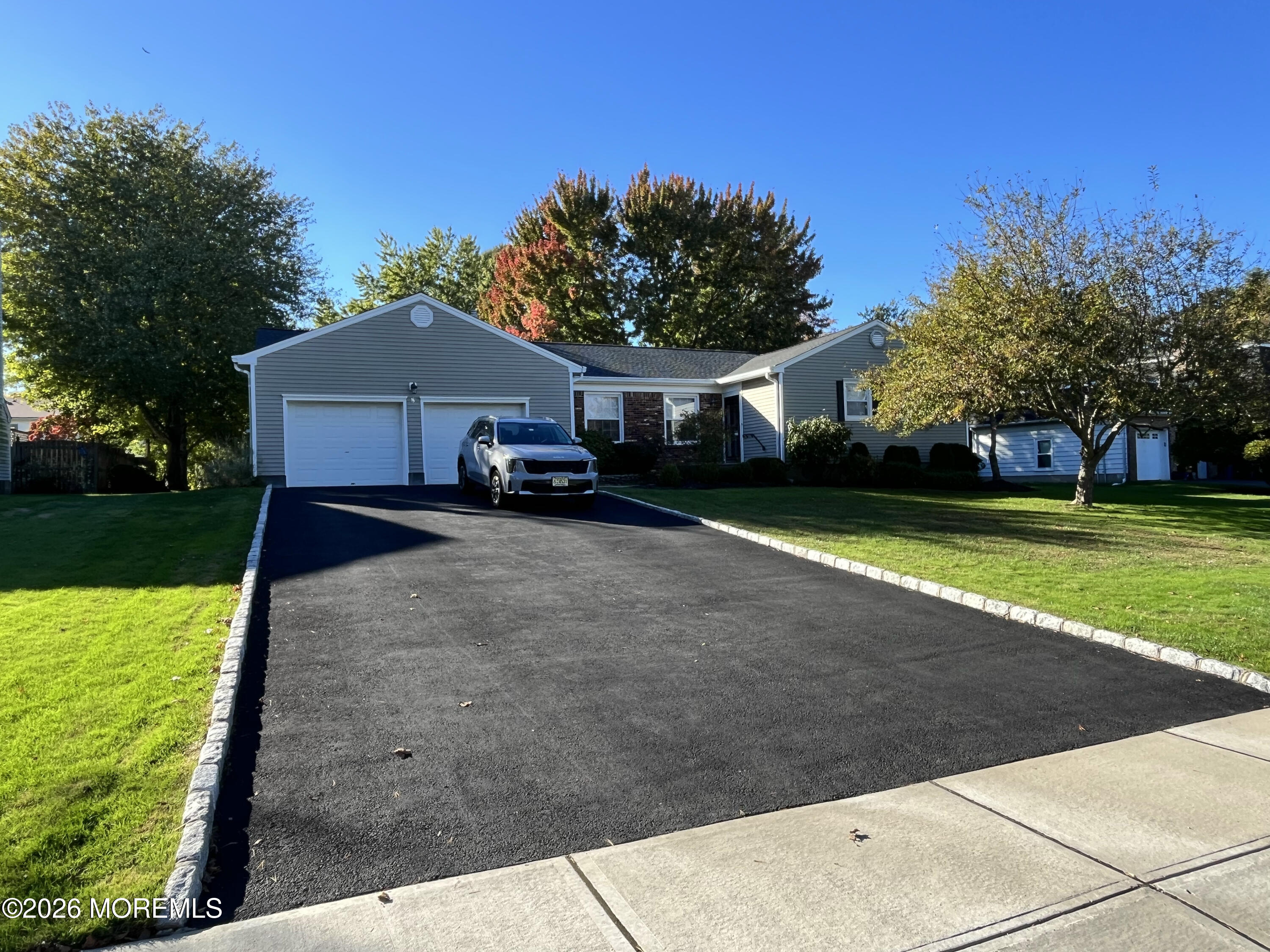 8 Abbey Ln, Ocean Twp, NJ 07712