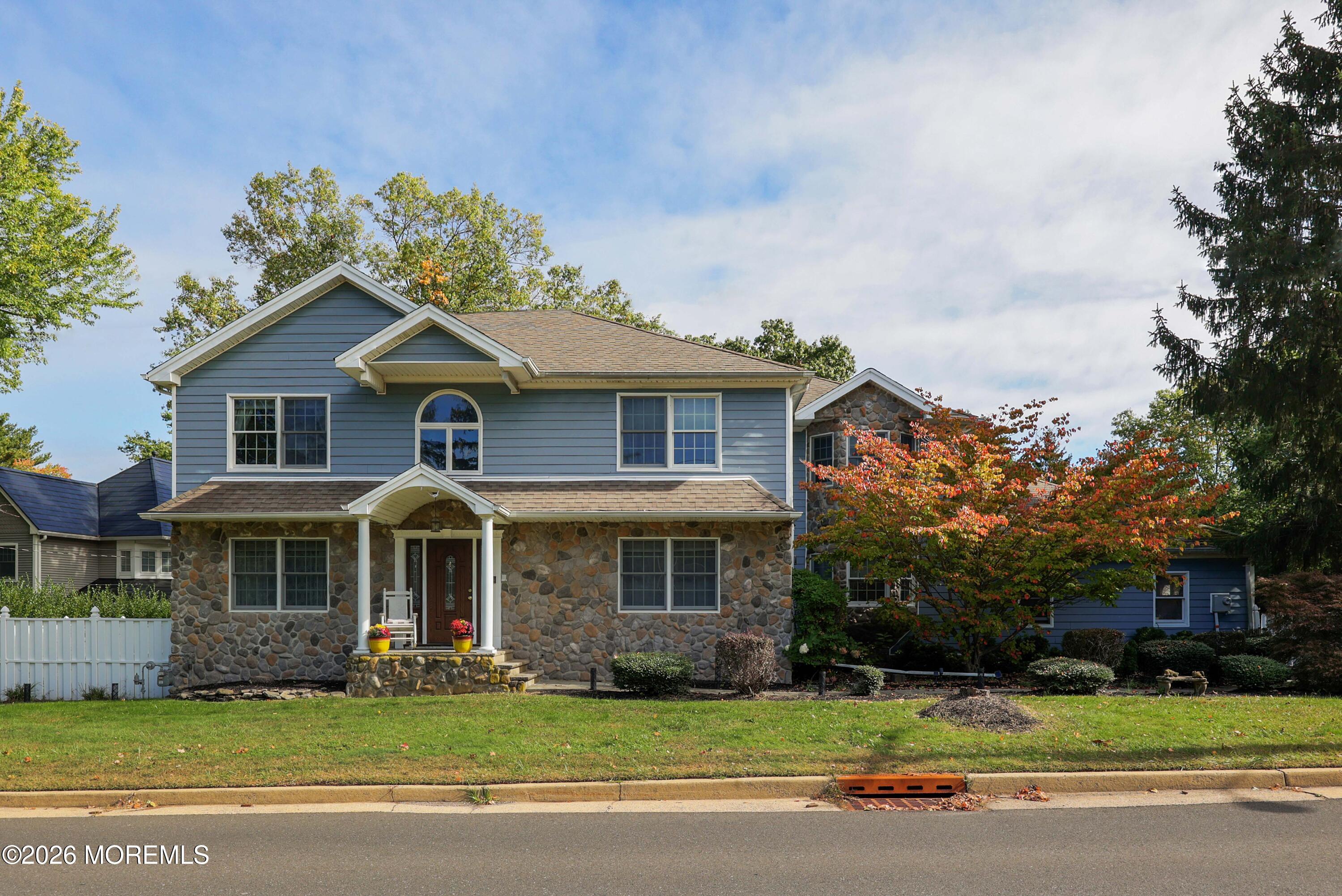 32 Sleepy Hollow Rd, Red Bank, NJ 07701