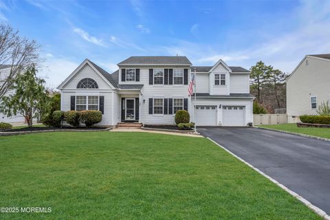 Single Family Residence in Toms River NJ 137 Grande Woodlands Way.jpg