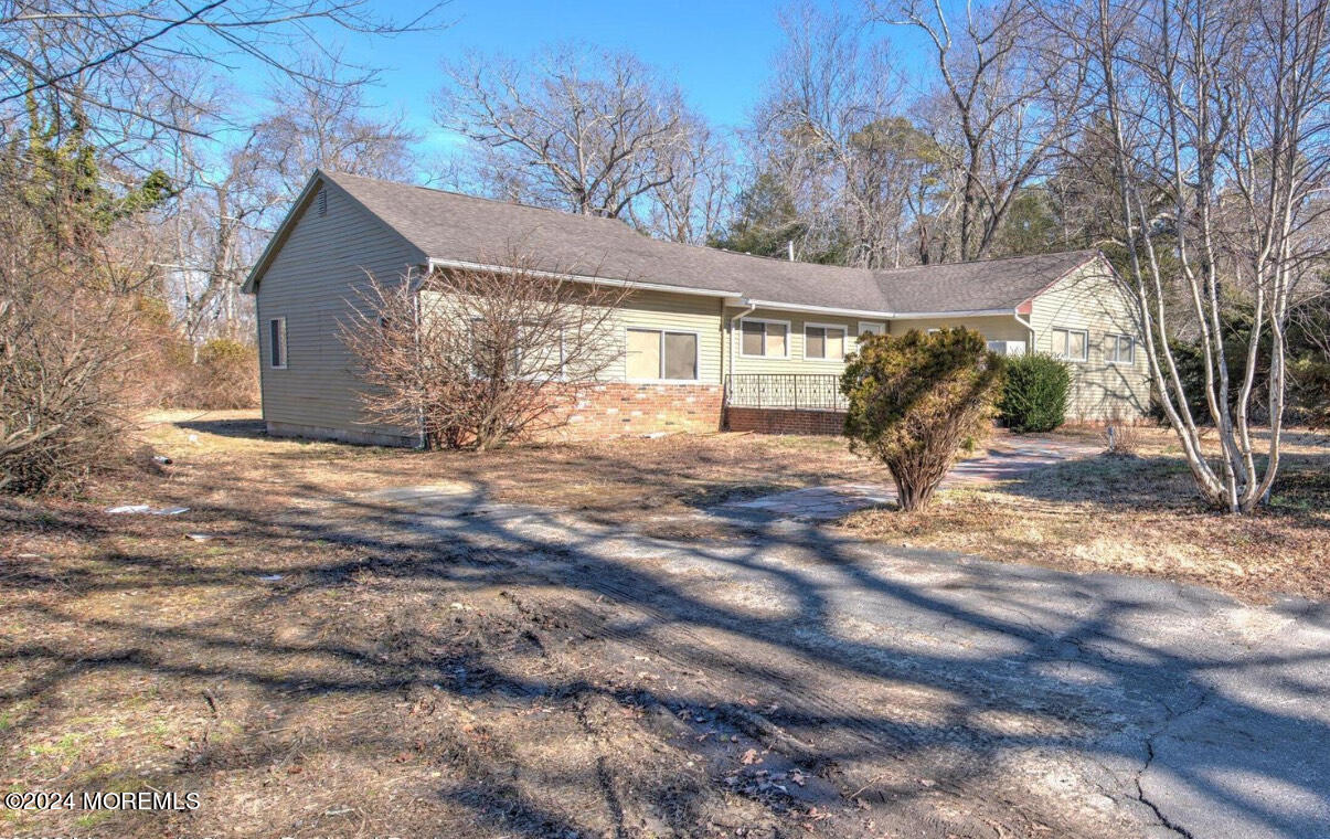 192 5th St, Howell, NJ 07731