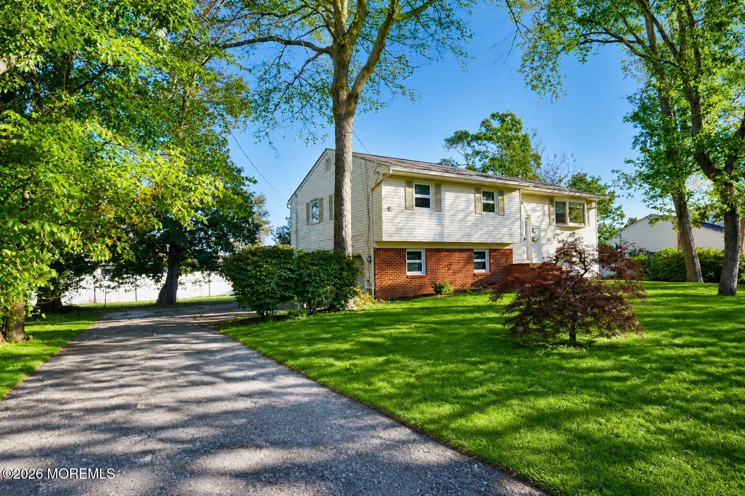 532 Robinhood Rd, Brick, NJ 08724