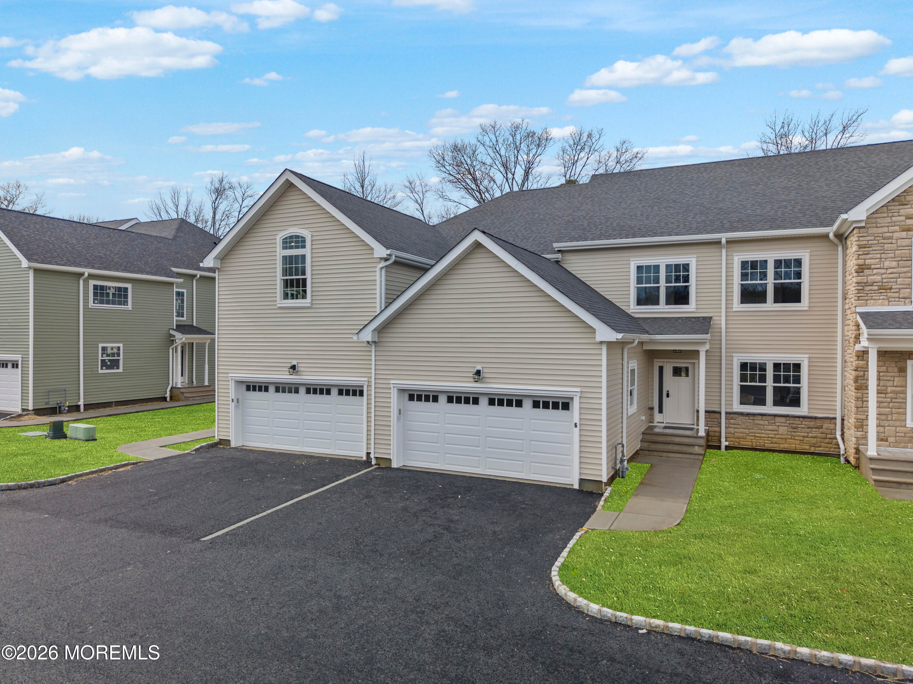 22 Remington Ct, Farmingdale, NJ 07727