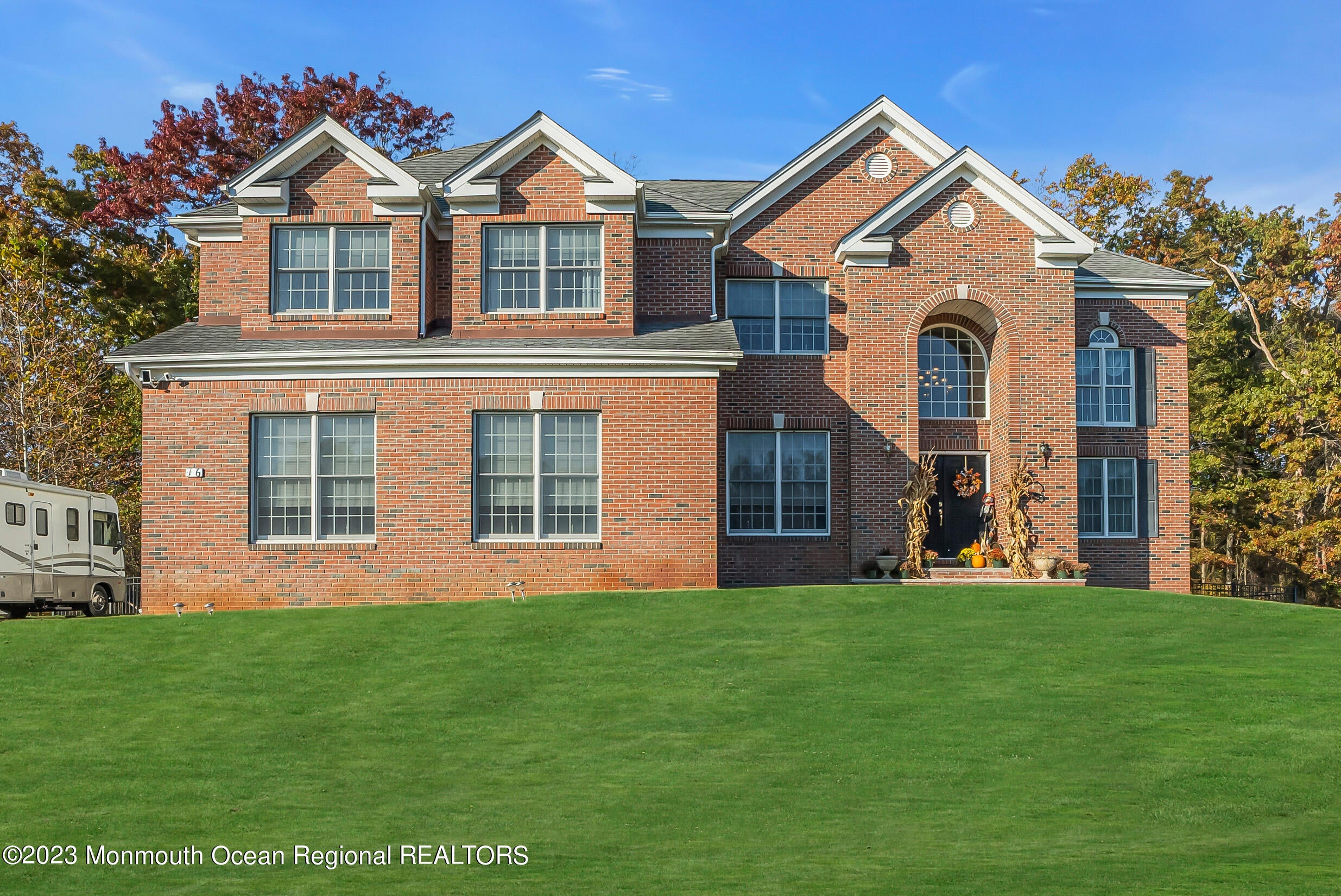 16 Lakeside Dr, Jackson, NJ 08527