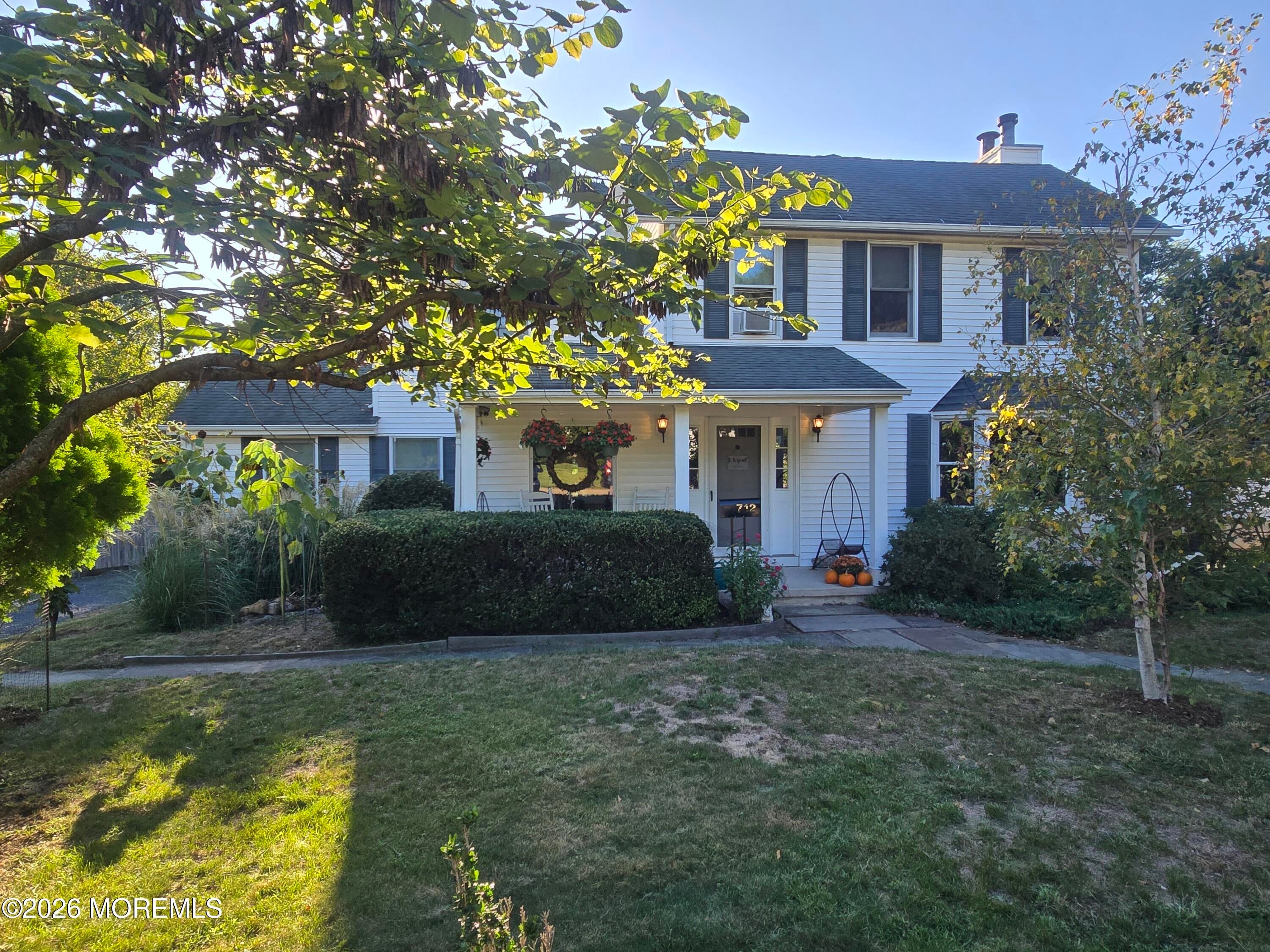 712 Holmdel Rd, Holmdel, NJ 07733