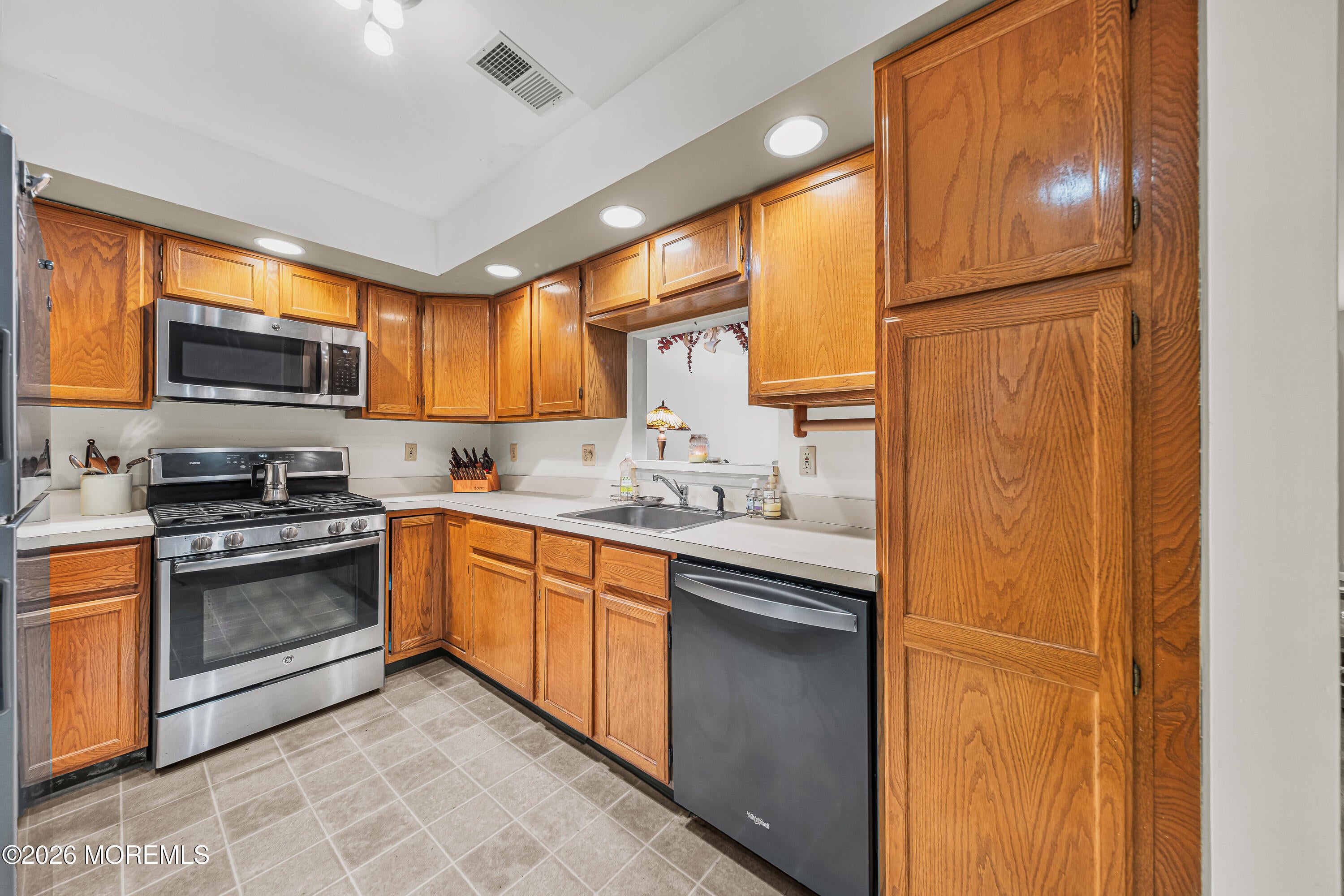 2 Lee Lee Ln, South Amboy, NJ 08879 photo