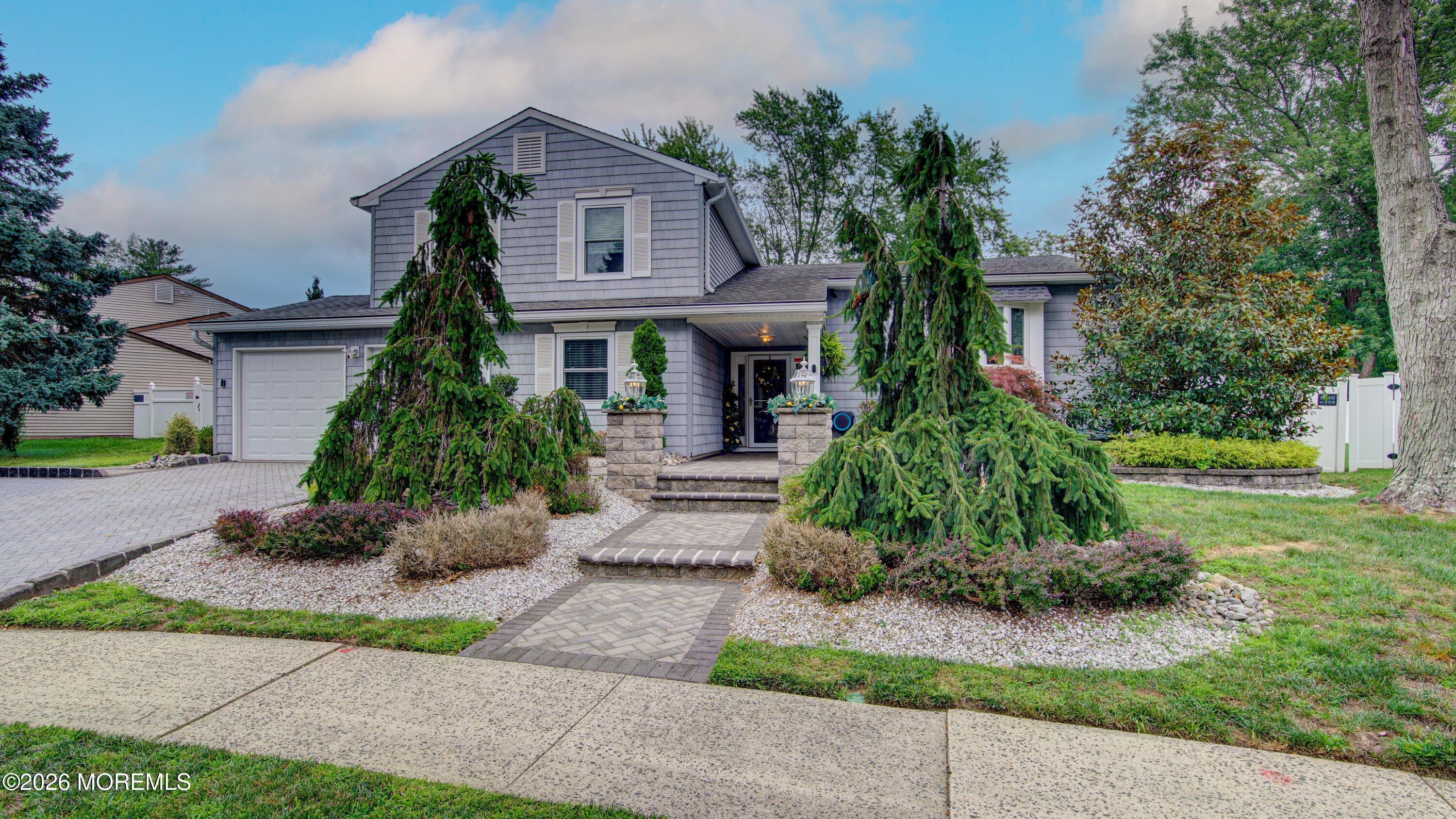 5 Bugle Ct, Howell, NJ 07731