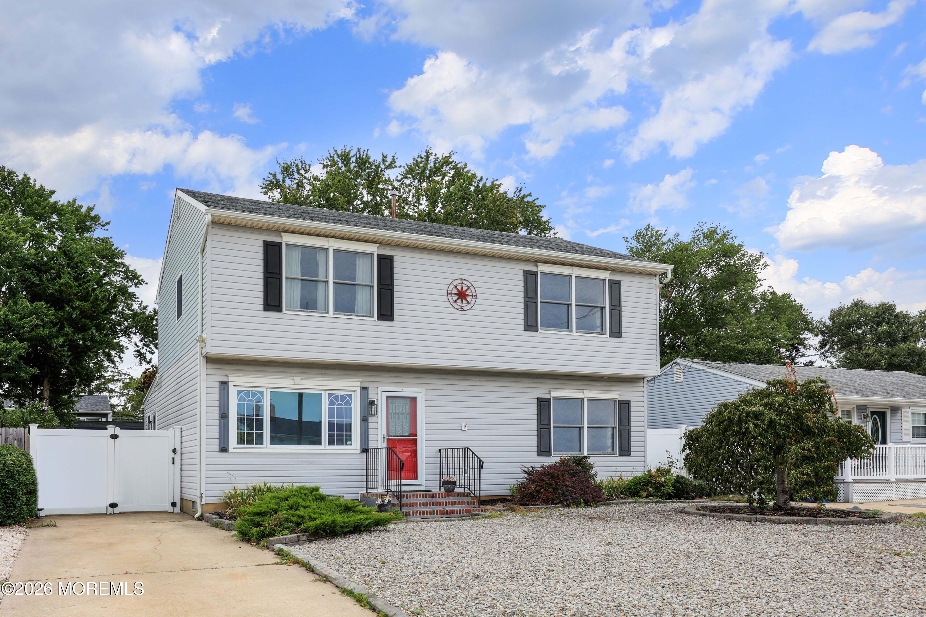 737 Tunney Point Dr, Toms River, NJ 08753