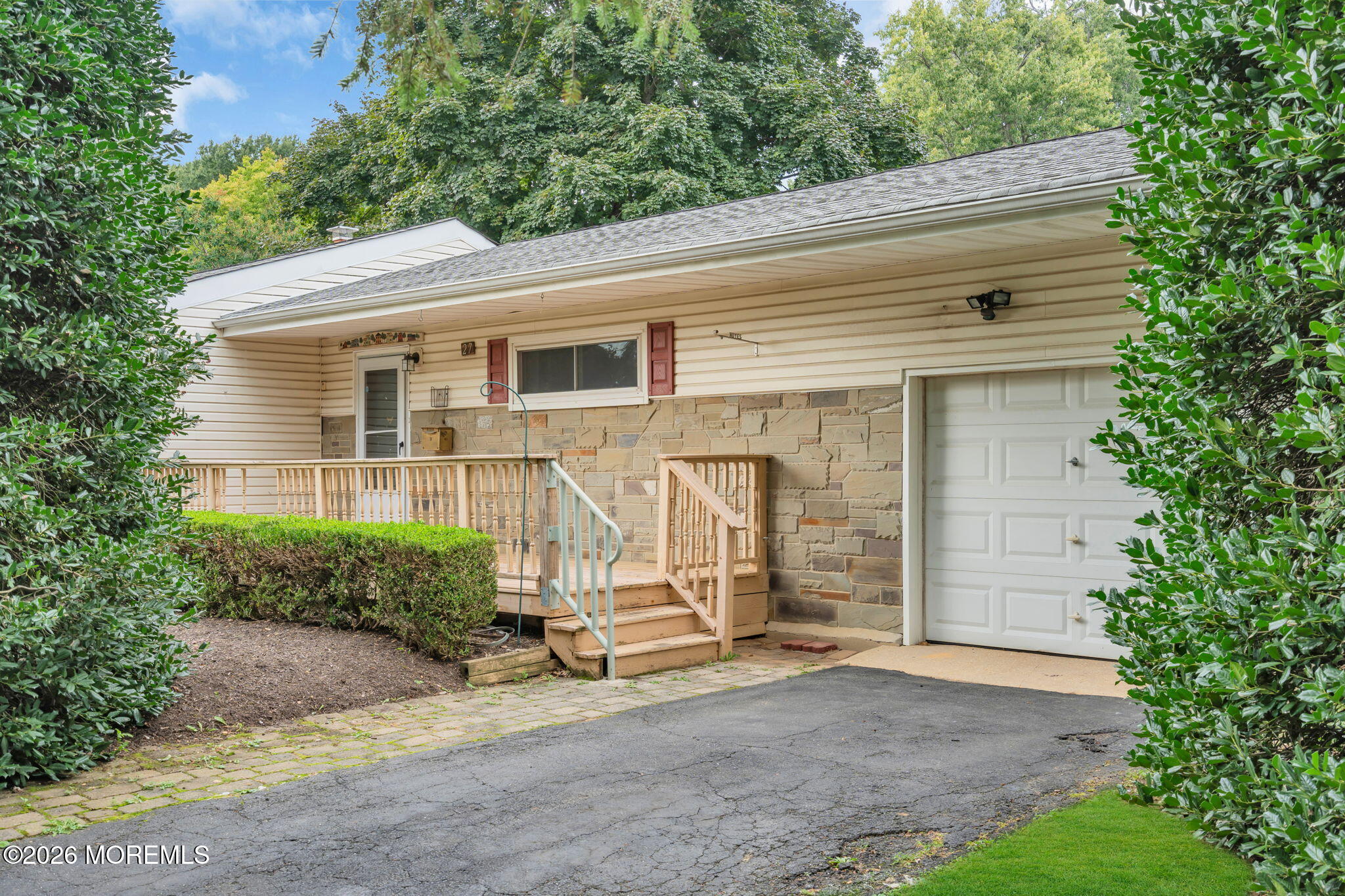 27 Wyckham Rd, Tinton Falls, NJ 07724 photo
