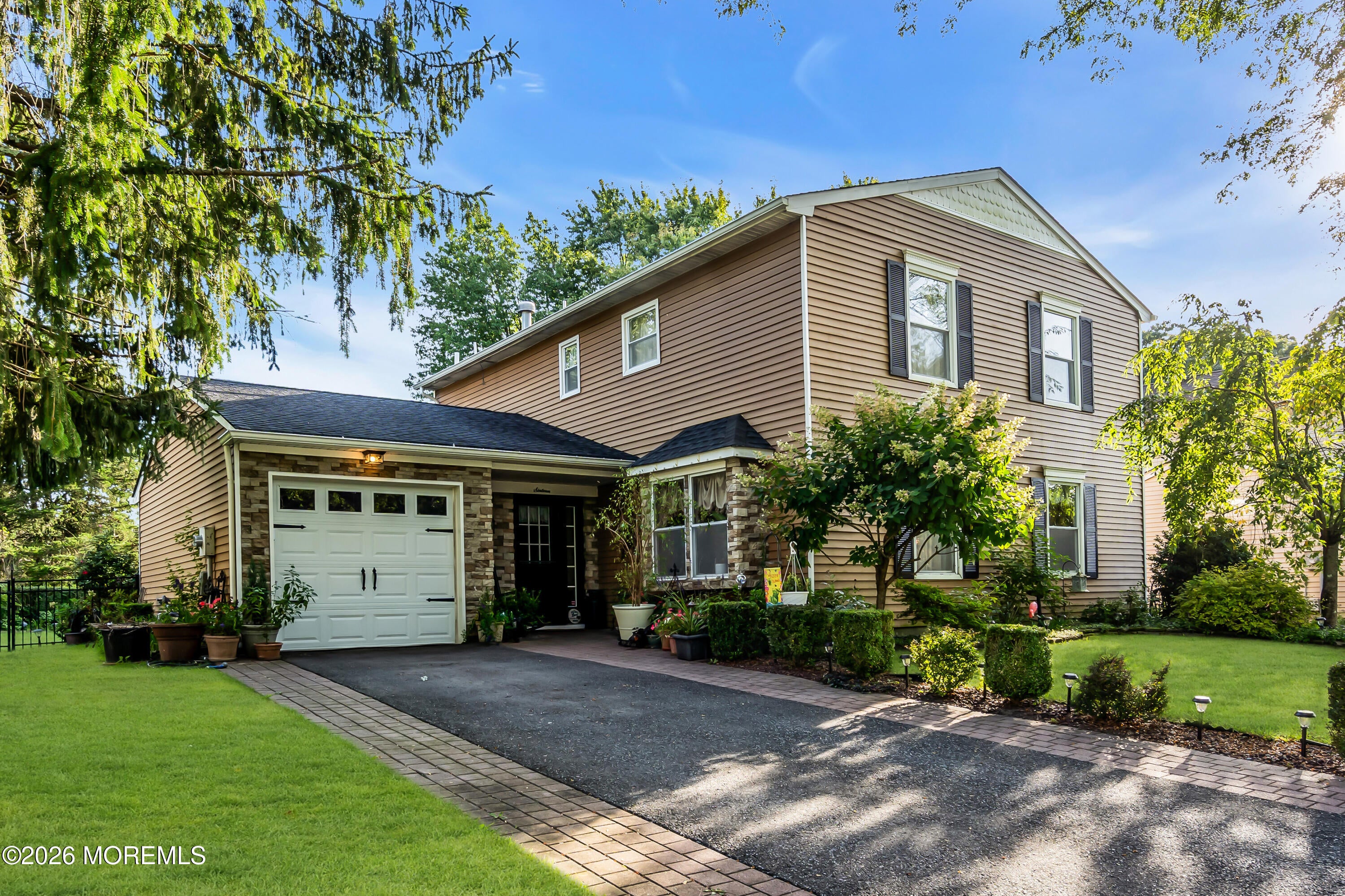 16 Hearth Ct, Howell, NJ 07731 photo