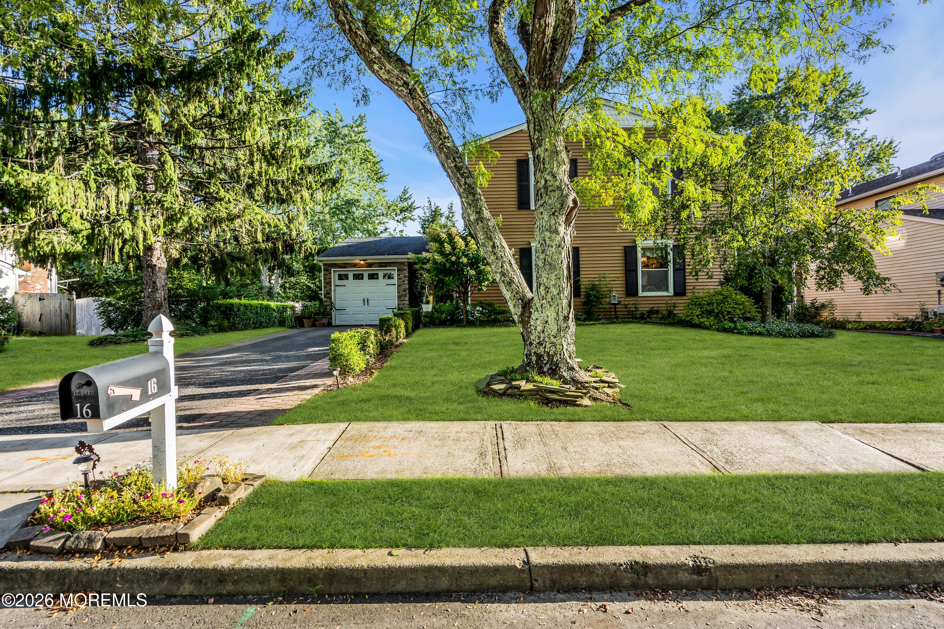 16 Hearth Ct, Howell, NJ 07731 photo