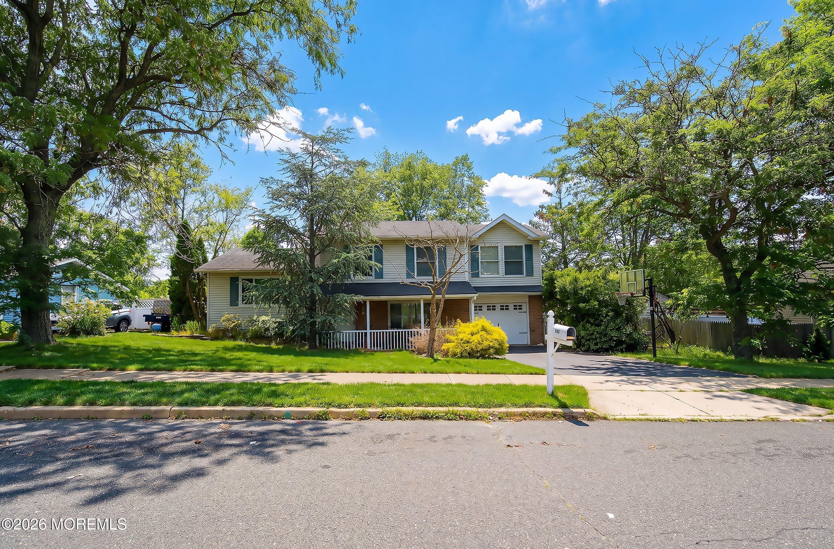 18 Wyoming Dr, Jackson, NJ 08527