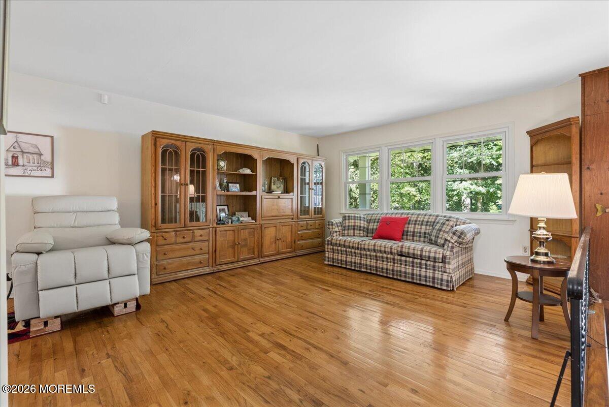 16 Coventry Ct, Manalapan, NJ 07726 photo