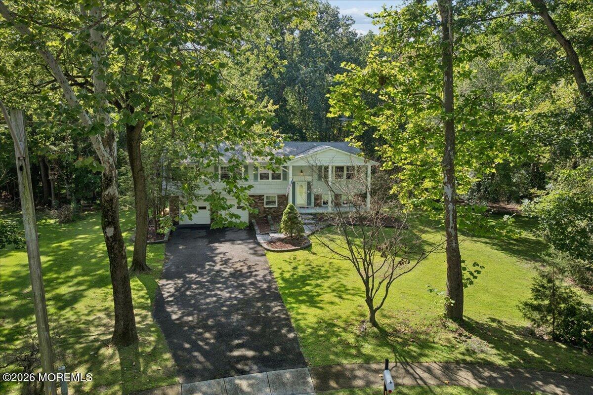 16 Coventry Ct, Manalapan, NJ 07726