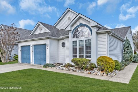 Single Family Residence in Jackson NJ 13 Manchester Court.jpg